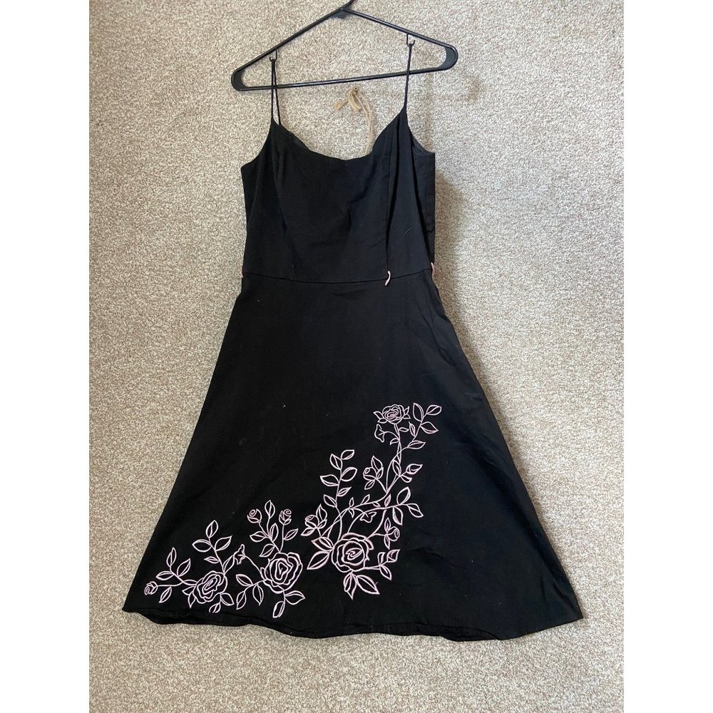 Jessica Howard Woman’s Black Spaghetti Strap Midi Pink Embroider Floral Dress Si